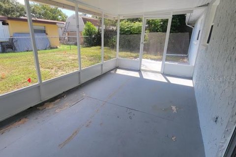 House in New Port Richey, Florida 3 bedrooms, 125.42 sq.m. № 1904350 - photo 18
