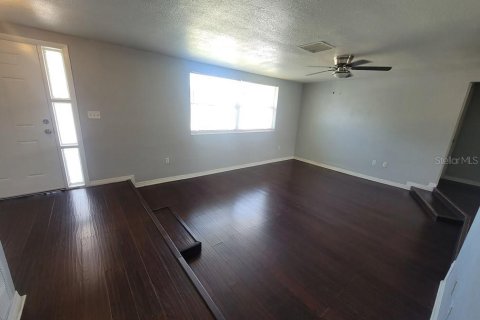 House in New Port Richey, Florida 3 bedrooms, 125.42 sq.m. № 1904350 - photo 3