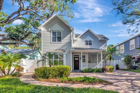 House in Tampa, Florida 4 bedrooms, 200.11 sq.m. № 2111010