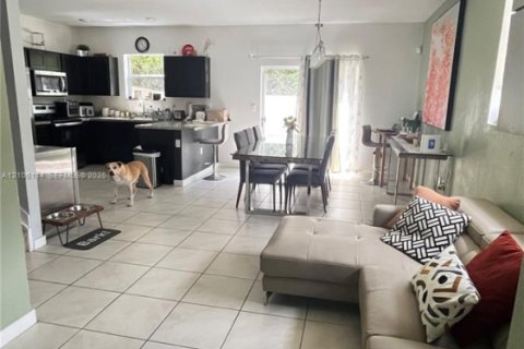 Touwnhouse à vendre à Homestead, Floride: 4 chambres, 178.74 m2 № 2414857 - photo 4
