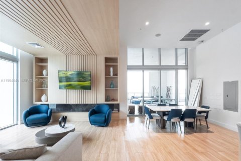Condo in Miami, Florida, 1 bedroom  № 2027112 - photo 25