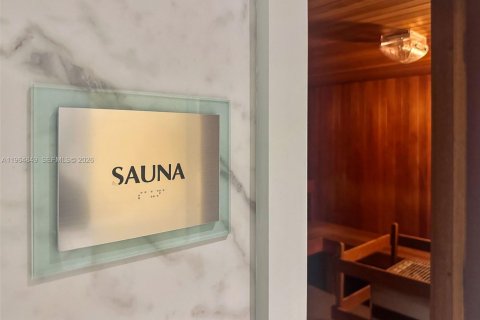 Condo in Miami, Florida, 1 bedroom  № 2027112 - photo 21