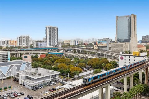 Condo in Miami, Florida, 1 bedroom  № 2027112 - photo 14