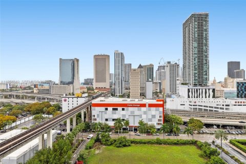 Condo in Miami, Florida, 1 bedroom  № 2027112 - photo 13