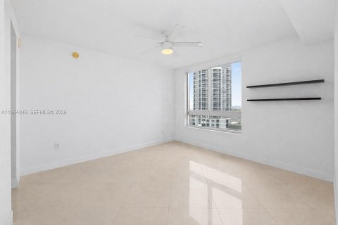 Condo in Miami, Florida, 1 bedroom  № 2027112 - photo 6