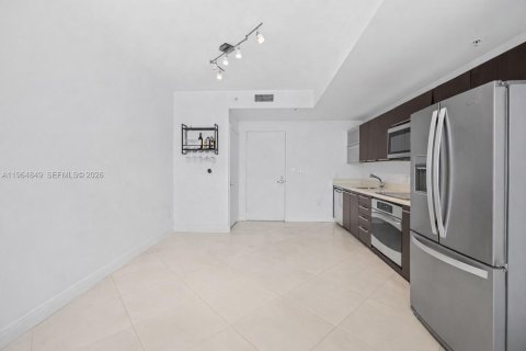 Condo in Miami, Florida, 1 bedroom  № 2027112 - photo 3