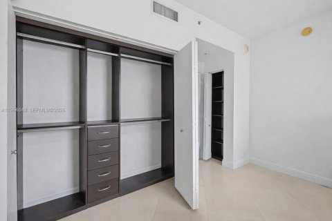 Condo in Miami, Florida, 1 bedroom  № 2027112 - photo 7