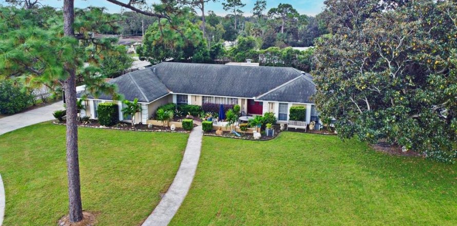 House in Longwood, Florida 4 bedrooms, 224.45 sq.m. № 2215326