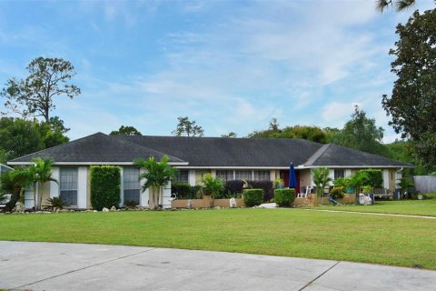 House in Longwood, Florida 4 bedrooms, 224.45 sq.m. № 2215326 - photo 2