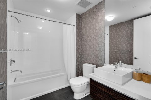 Copropriété à louer à Miami, Floride: 2 chambres, 153.01 m2 № 1692595 - photo 14