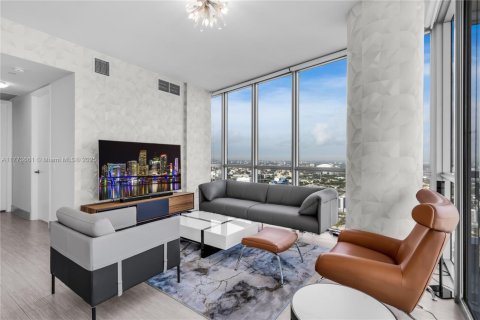Copropriété à louer à Miami, Floride: 2 chambres, 153.01 m2 № 1692595 - photo 2