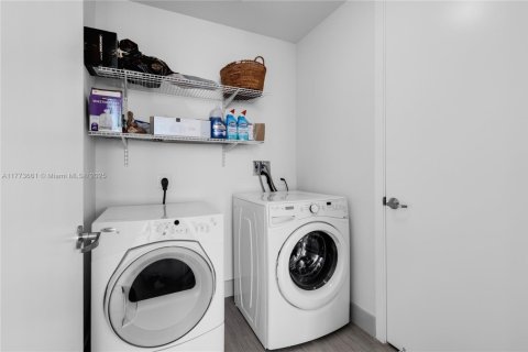 Copropriété à louer à Miami, Floride: 2 chambres, 153.01 m2 № 1692595 - photo 18