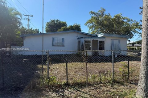 House in Davie, Florida 3 bedrooms, 107.49 sq.m. № 1987659 - photo 2