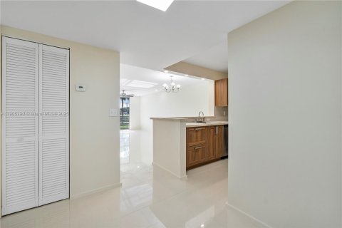 Copropriété à louer à Lauderdale Lakes, Floride: 1 chambre, 77.57 m2 № 1956418 - photo 3