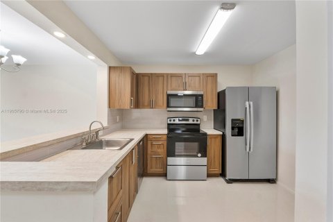 Copropriété à louer à Lauderdale Lakes, Floride: 1 chambre, 77.57 m2 № 1956418 - photo 2