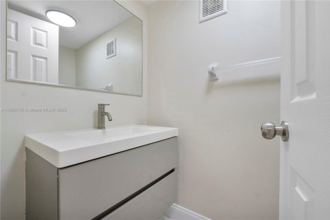Copropriété à louer à Lauderdale Lakes, Floride: 1 chambre, 77.57 m2 № 1956418 - photo 12