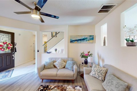 Casa en venta en Kissimmee, Florida, 5 dormitorios, 210.33 m2 № 1743413 - foto 3