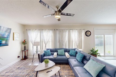 Casa en venta en Kissimmee, Florida, 5 dormitorios, 210.33 m2 № 1743413 - foto 12