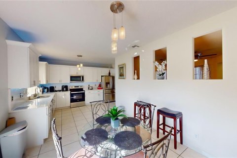 Casa en venta en Kissimmee, Florida, 5 dormitorios, 210.33 m2 № 1743413 - foto 17