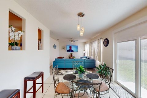 Casa en venta en Kissimmee, Florida, 5 dormitorios, 210.33 m2 № 1743413 - foto 21