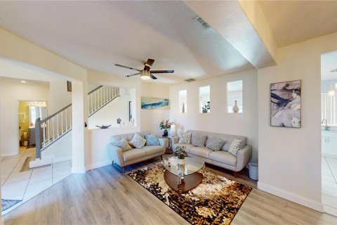 Casa en venta en Kissimmee, Florida, 5 dormitorios, 210.33 m2 № 1743413 - foto 23