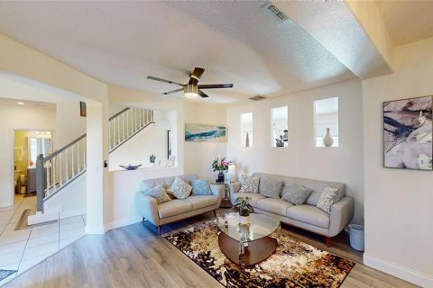 Casa en venta en Kissimmee, Florida, 5 dormitorios, 210.33 m2 № 1743413 - foto 5