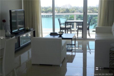 Condo in Miami Beach, Florida, 2 bedrooms  № 1980737 - photo 25