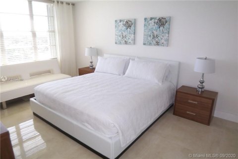 Condo in Miami Beach, Florida, 2 bedrooms  № 1980737 - photo 22