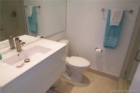 Condo in Miami Beach, Florida, 2 bedrooms  № 1980737 - photo 18
