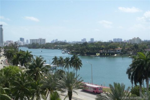 Condo in Miami Beach, Florida, 2 bedrooms  № 1980737 - photo 30