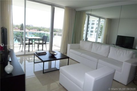 Condo in Miami Beach, Florida, 2 bedrooms  № 1980737 - photo 4