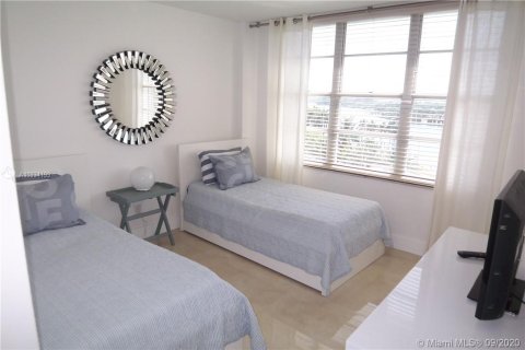Condo in Miami Beach, Florida, 2 bedrooms  № 1980737 - photo 14