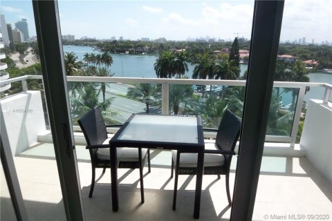 Condo in Miami Beach, Florida, 2 bedrooms  № 1980737 - photo 26