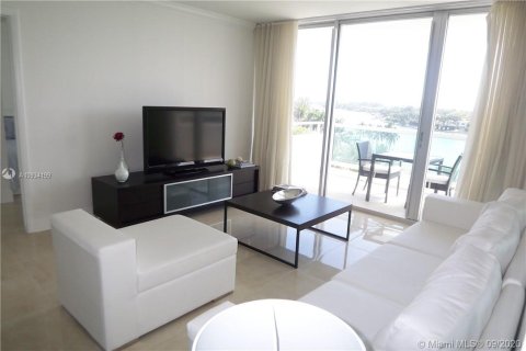 Condo in Miami Beach, Florida, 2 bedrooms  № 1980737 - photo 6