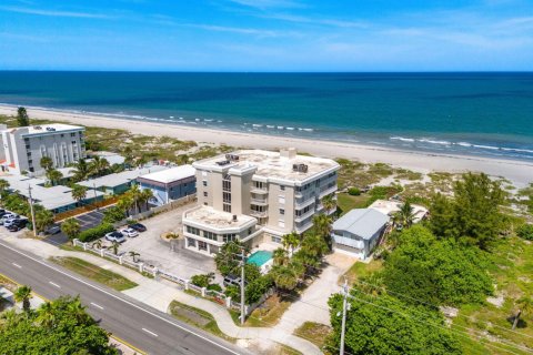 Condo in Cocoa Beach, Florida, 2 bedrooms № 2194389
