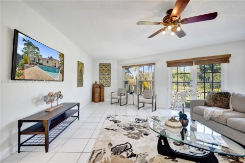 Villa ou maison à vendre à Pompano Beach, Floride: 3 chambres, 221.85 m2 № 1965421 - photo 12