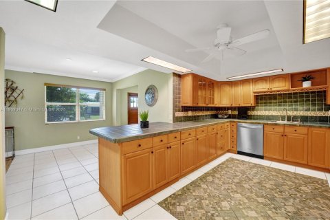 Villa ou maison à vendre à Pompano Beach, Floride: 3 chambres, 221.85 m2 № 1965421 - photo 16