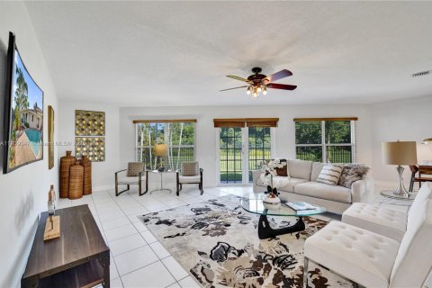 Villa ou maison à vendre à Pompano Beach, Floride: 3 chambres, 221.85 m2 № 1965421 - photo 13