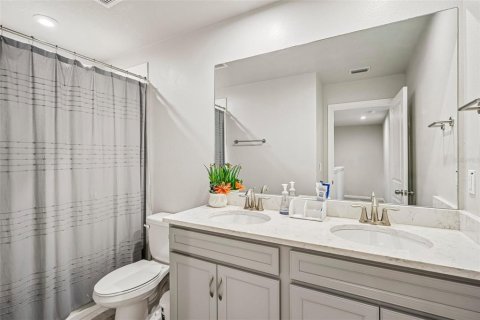 Townhouse in Lutz, Florida 4 bedrooms, 239.13 sq.m. № 2298428 - photo 10