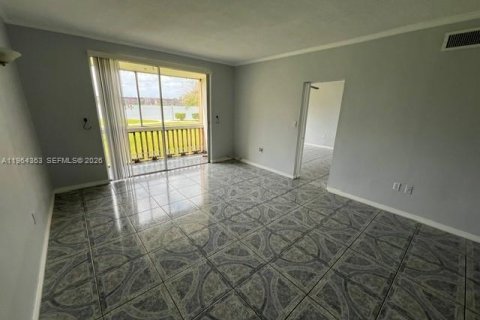 Condo in Miami, Florida, 2 bedrooms  № 2081107 - photo 7