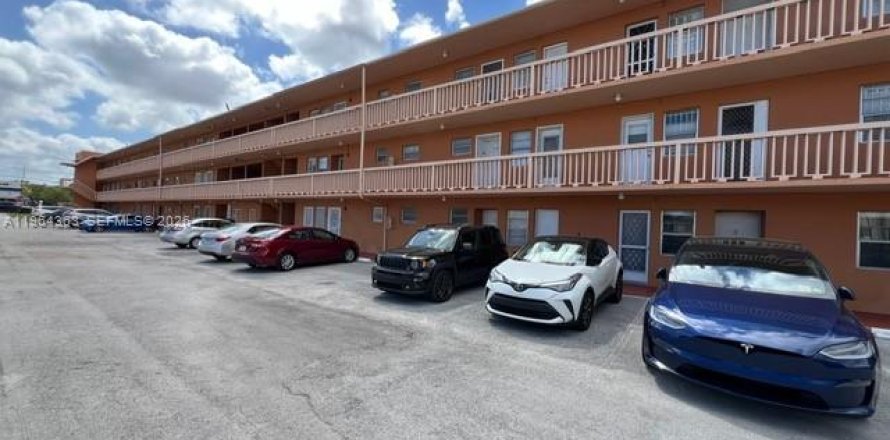 Condo in Miami, Florida, 2 bedrooms  № 2081107