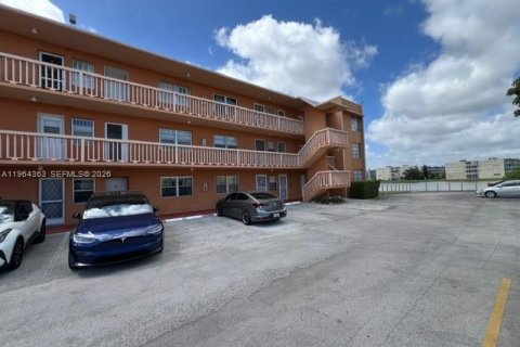Condo in Miami, Florida, 2 bedrooms  № 2081107 - photo 21