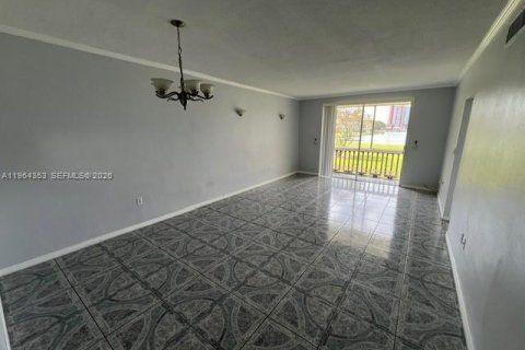 Condo in Miami, Florida, 2 bedrooms  № 2081107 - photo 6