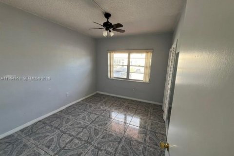 Condo in Miami, Florida, 2 bedrooms  № 2081107 - photo 18