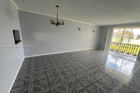 Condo in Miami, Florida, 2 bedrooms  № 2081107 - photo 10