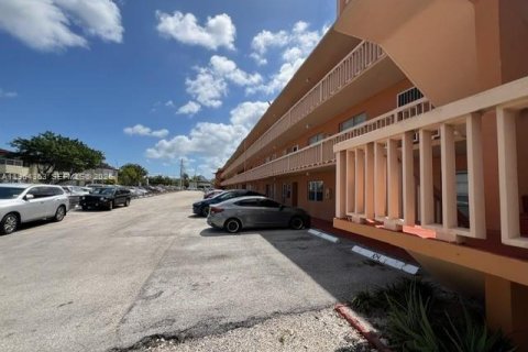 Condo in Miami, Florida, 2 bedrooms  № 2081107 - photo 23