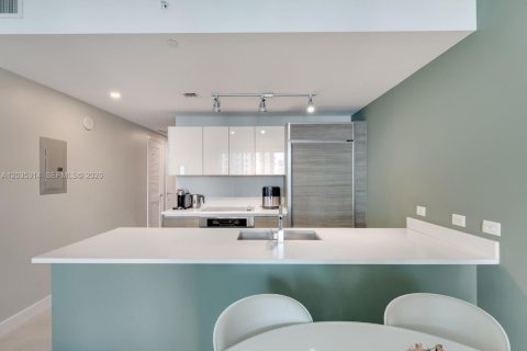 Copropriété à louer à Miami, Floride: 2 chambres, 111.02 m2 № 2253678 - photo 12