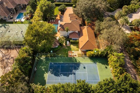 Villa ou maison à vendre à Pinecrest, Floride: 6 chambres, 525.73 m2 № 1485915 - photo 1