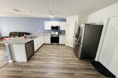 House in Weeki Wachee, Florida 4 bedrooms, 170.1 sq.m. № 2393779 - photo 5