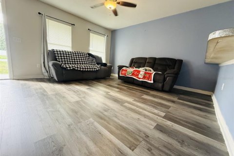 House in Weeki Wachee, Florida 4 bedrooms, 170.1 sq.m. № 2393779 - photo 8
